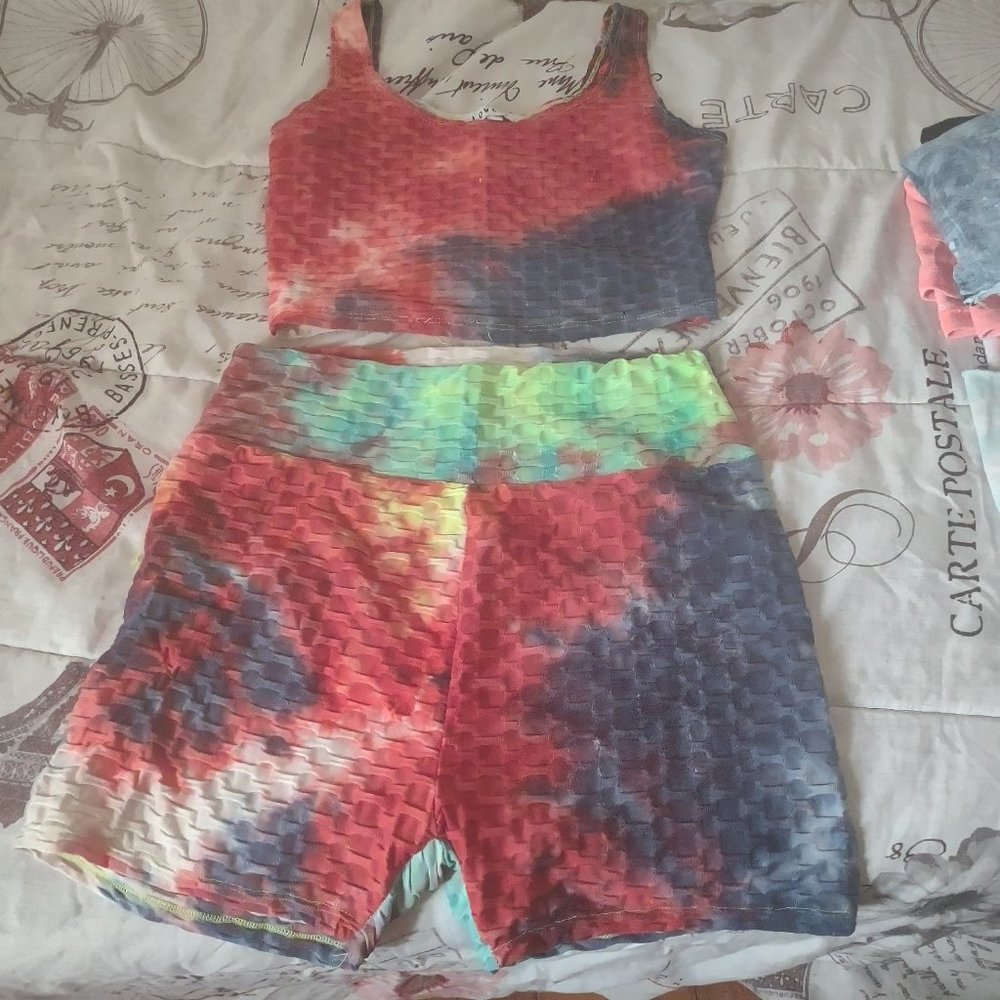 tye dye short and crop top
